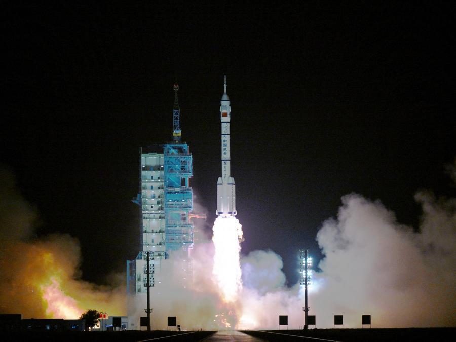 China homenageia cientistas e pesquisadores por contribuições à inovação tecnológica