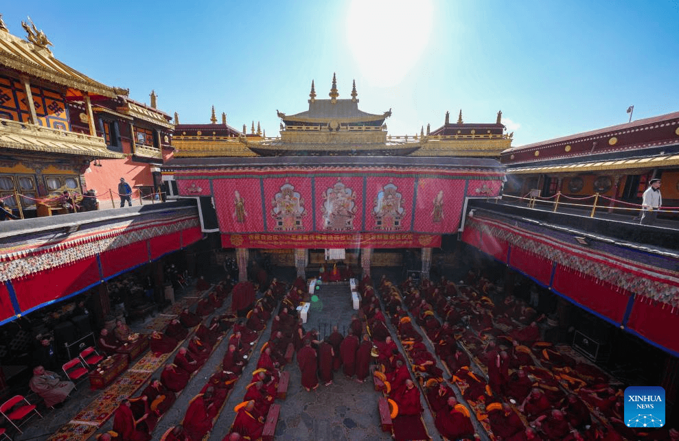 China concede títulos equivalentes a doutorado a 34 estudiosos do budismo tibetano