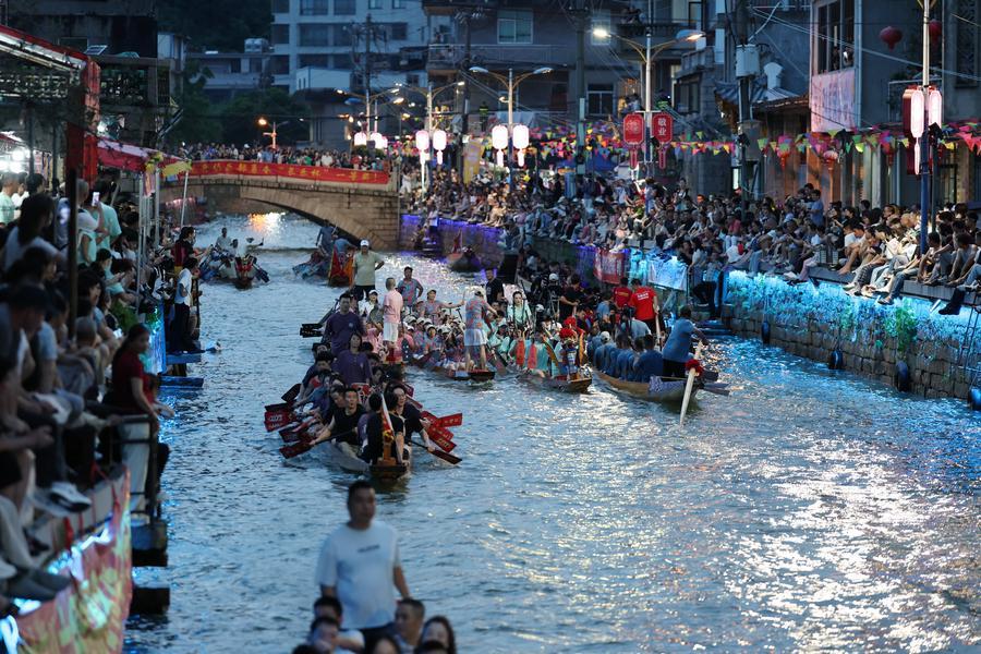 Festival do Barco-Dragão impulsiona turismo e tradições locais na China