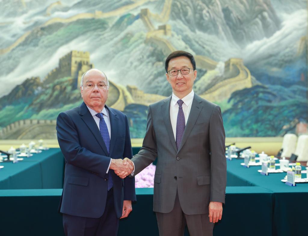 China e Brasil defendem aprofundamento da cooperação bilateral em encontro em Beijing