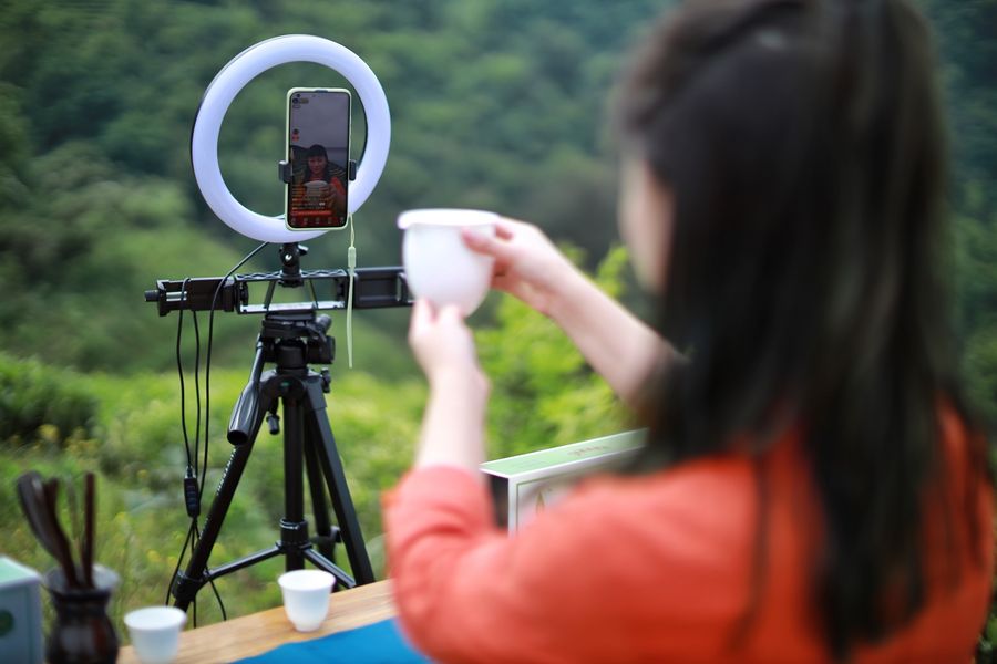 Agricultores esgotam estoques em segundos com “feira virtual” no TikTok chinês