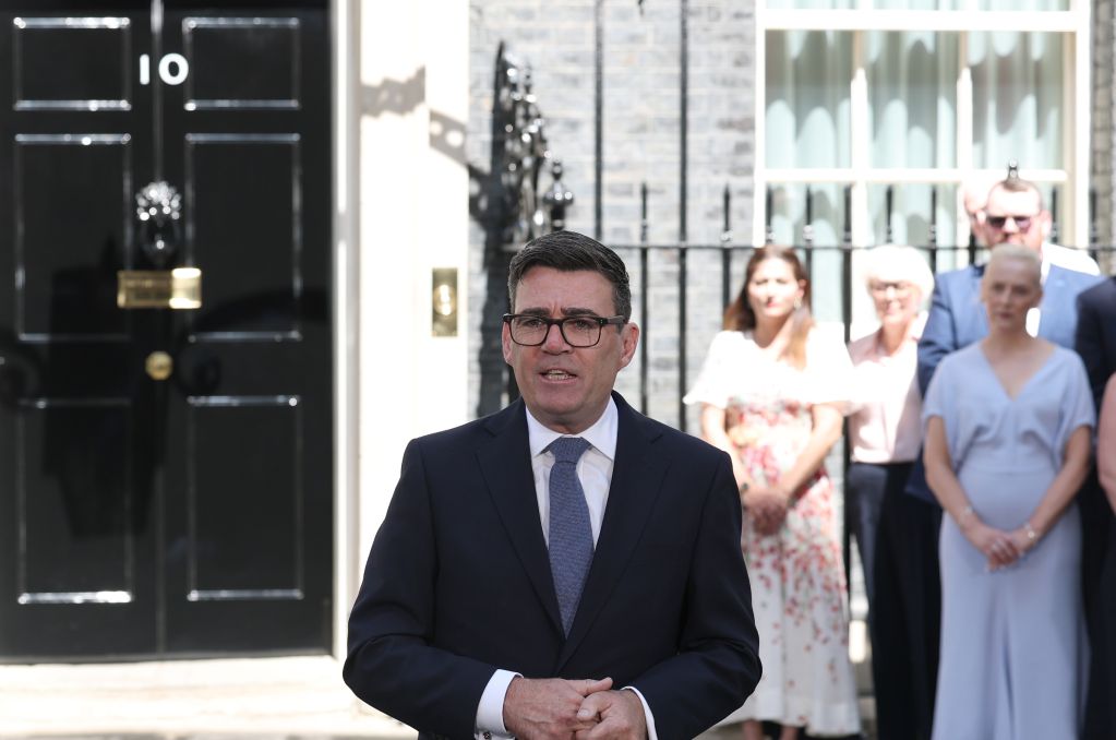 China parabeniza Andy Burnham e defende cooperação com novo premiê britânico
