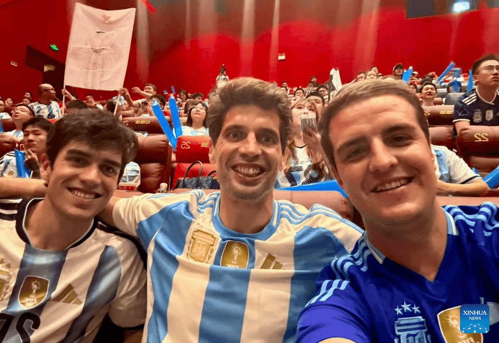 Cinemas chineses apostam em transmissões da Copa do Mundo durante madrugada