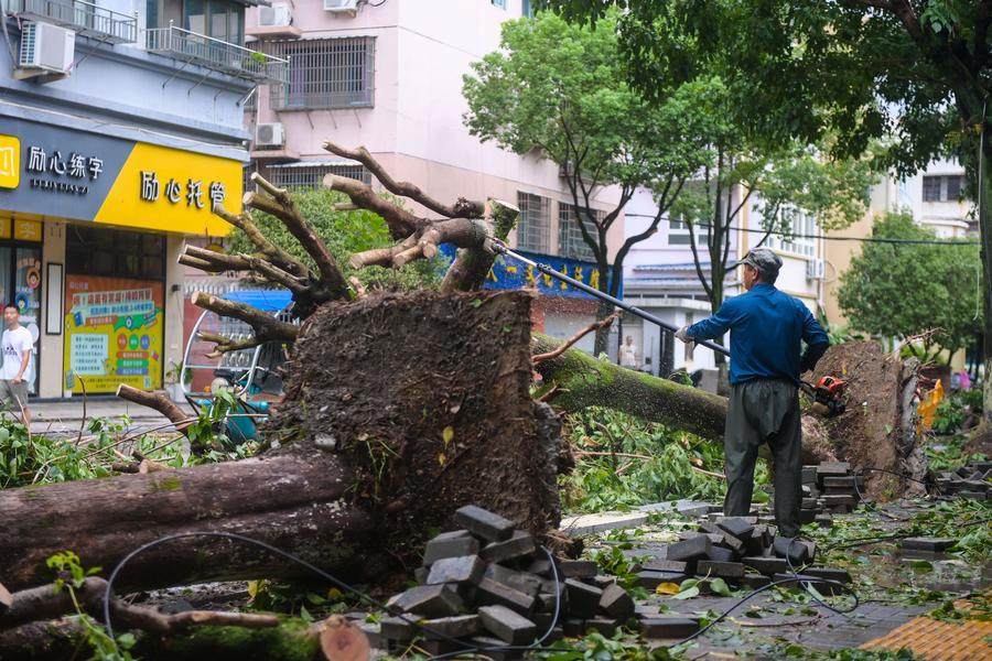 Tufão atinge leste da China e força evacuação de quase 400 mil pessoas