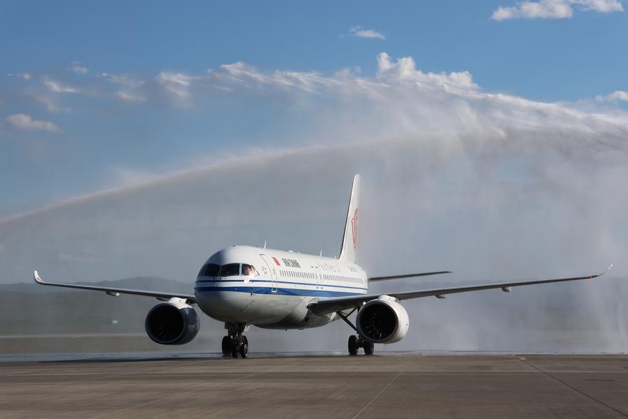 Primeiro grande avião comercial 100% chinês faz seu primeiro voo internacional