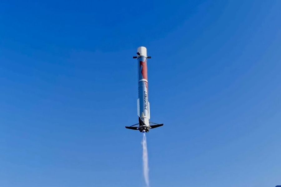 China faz 1º foguete reutilizável pousar “de ré” em terra
