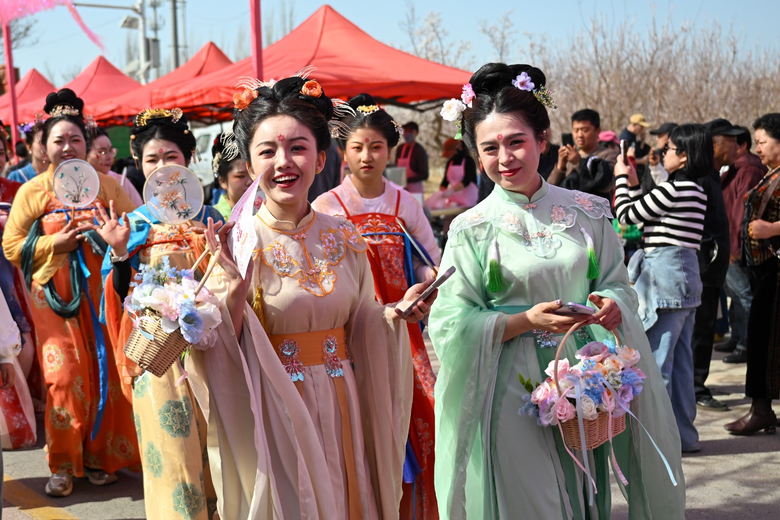 Turistas estrangeiros movimentam R$ 540 milhões com pagamentos digitais em Xinjiang